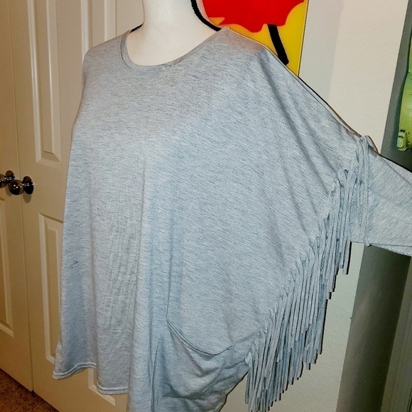 𝅺Romeo & Juliet | Oversized Fringe Tunic - Picture 4 of 6